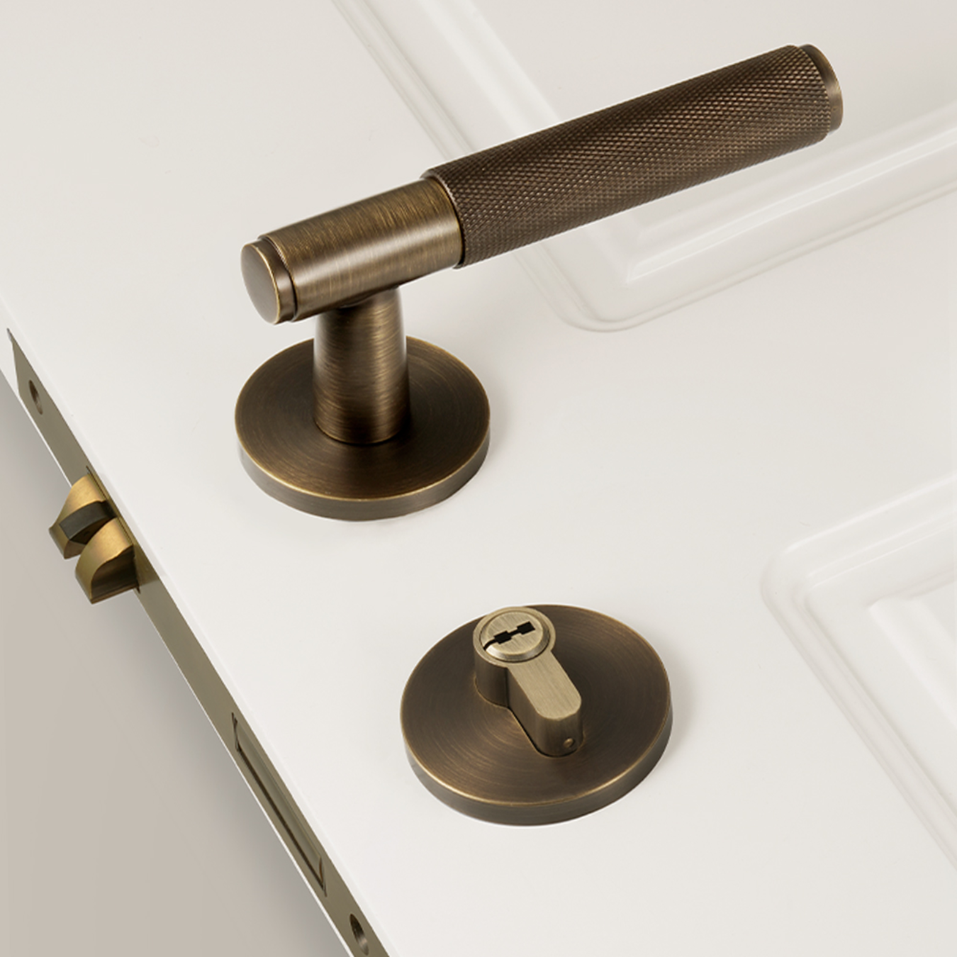 The Laurent — Knurled Handle