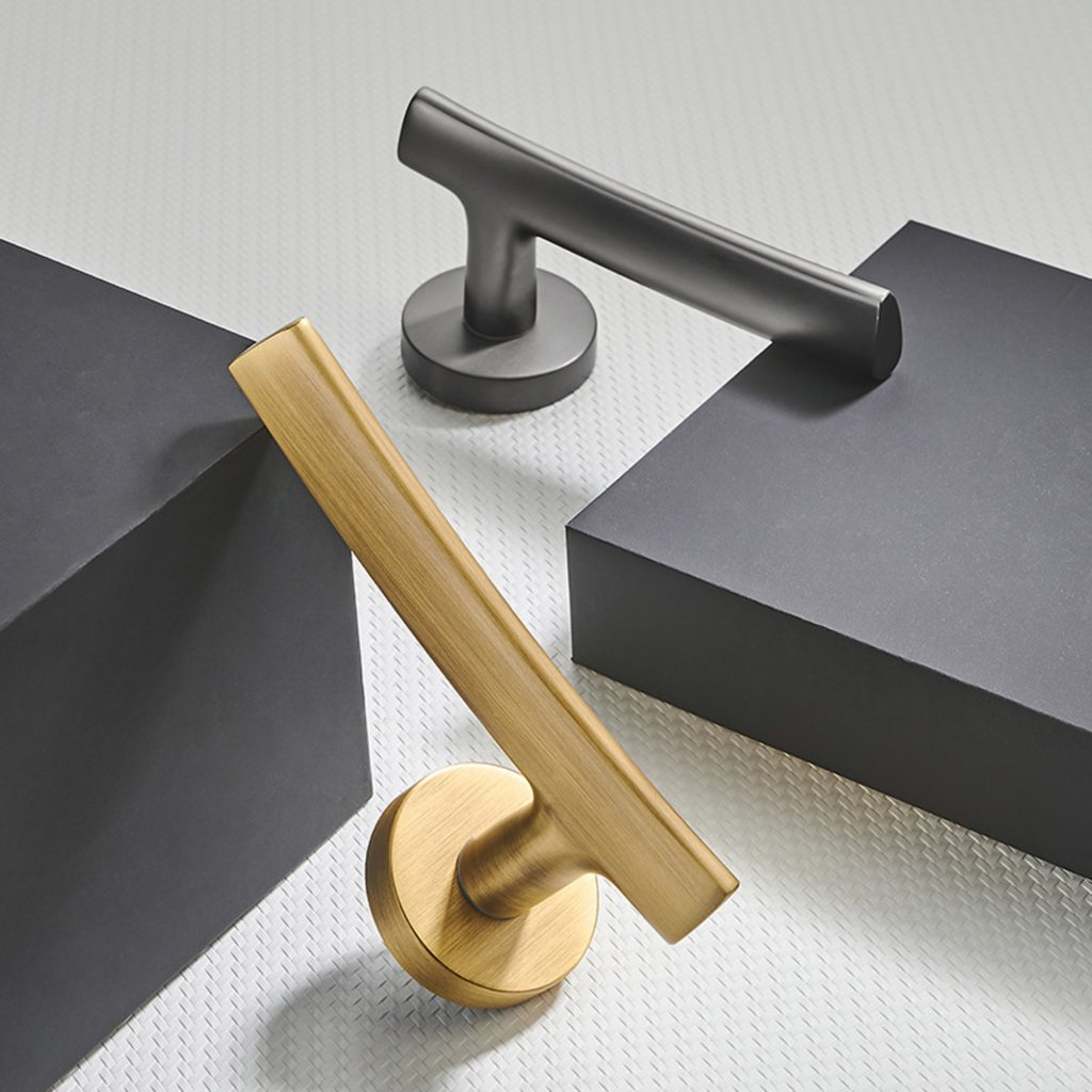 The Langley — Smooth Solid Brass Handle Set