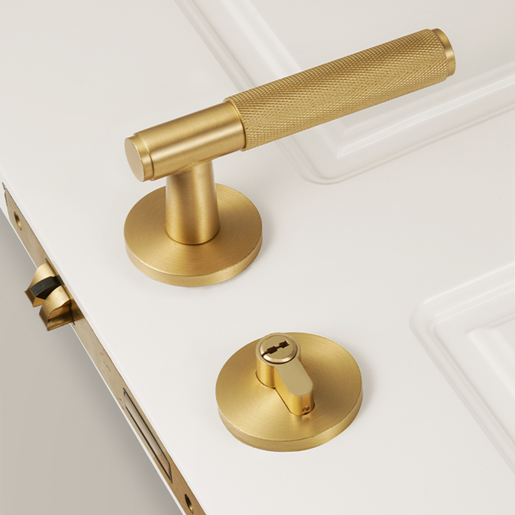 The Laurent — Knurled Handle