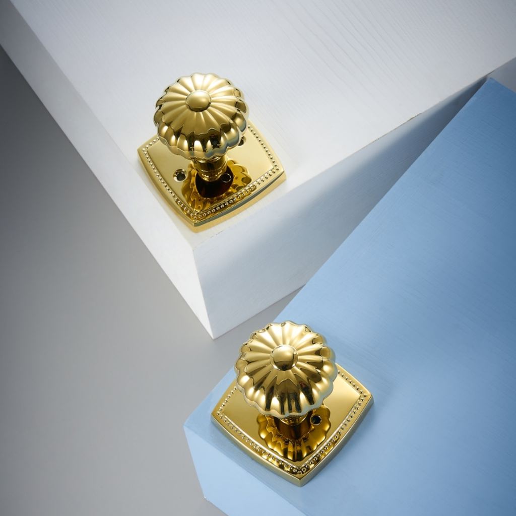 The Emsbury — Fluted Knob