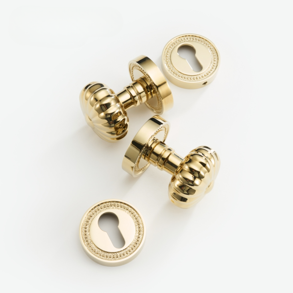 The Emsbury — Fluted Knob