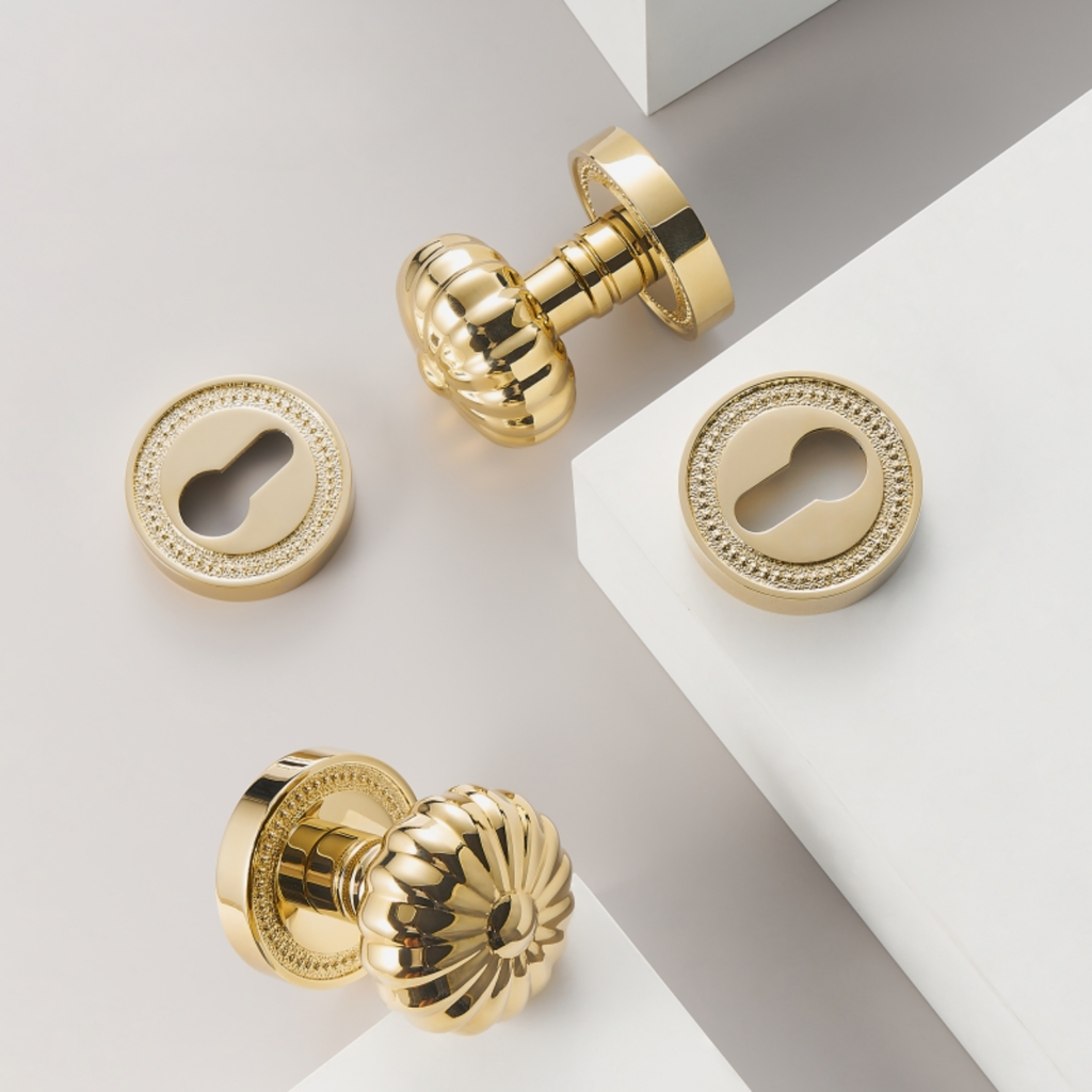 The Emsbury — Fluted Knob