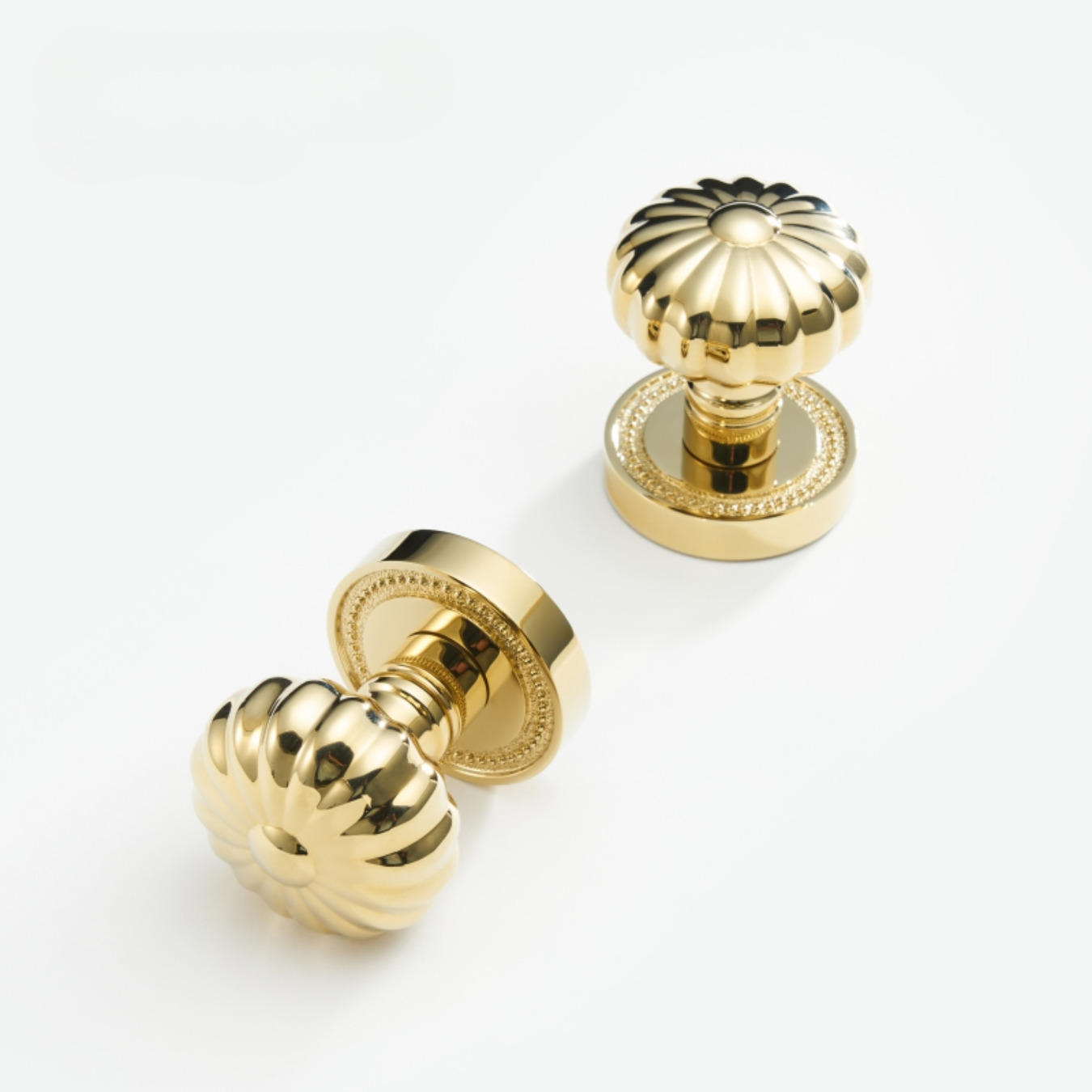 The Emsbury — Fluted Knob