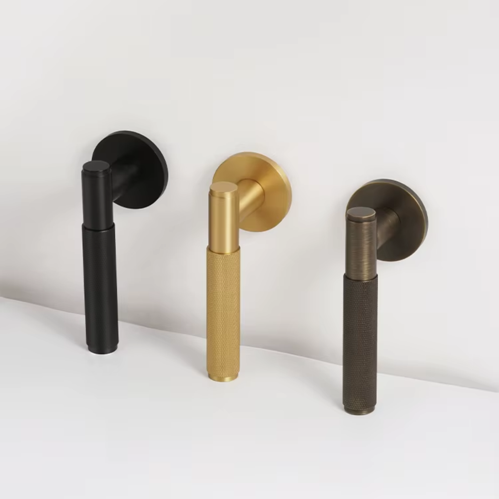 The Laurent — Knurled Handle
