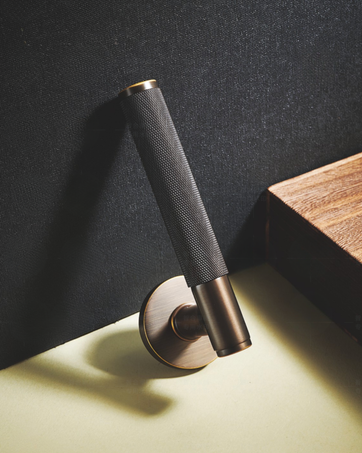 The Laurent — Knurled Handle