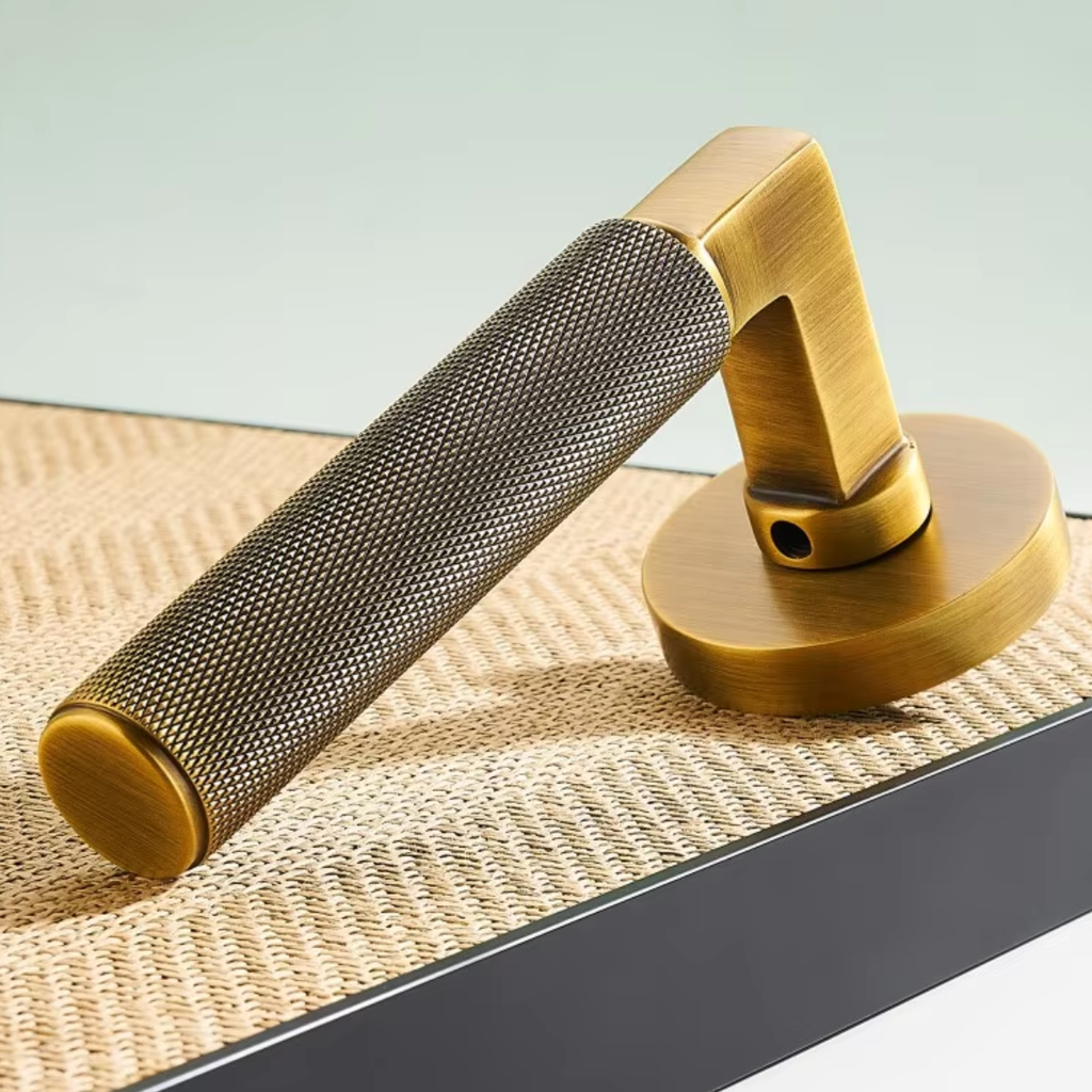 The Marlowe — Knurled Handle